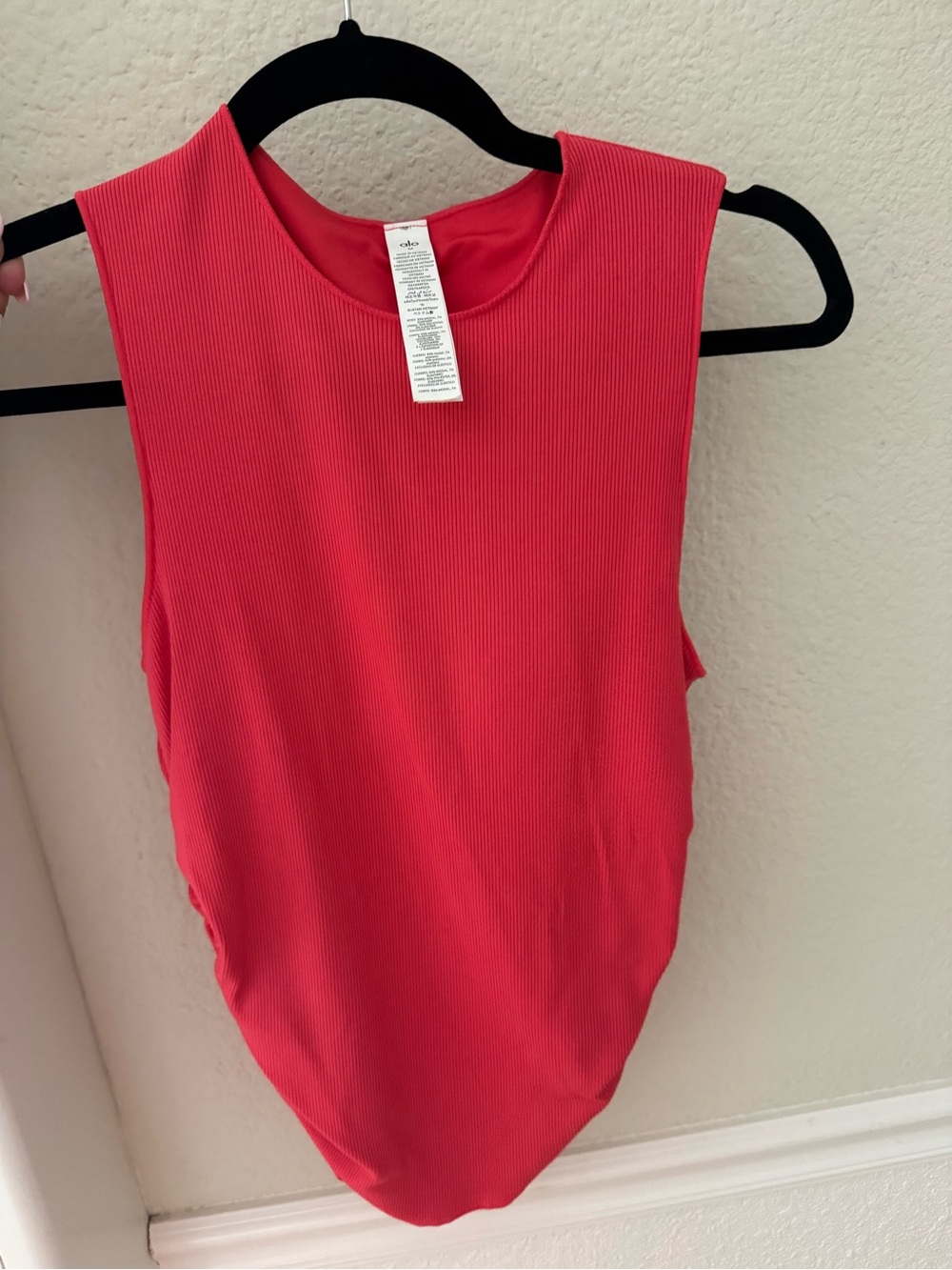 ALO Yoga Ribbed Sleeveless Tank Top - Coral Red